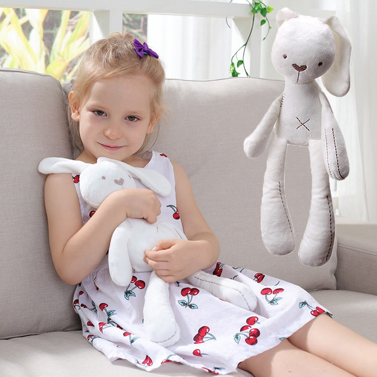 Peluche-bébé-est-une-compagnon-doux-pour-les-enfants