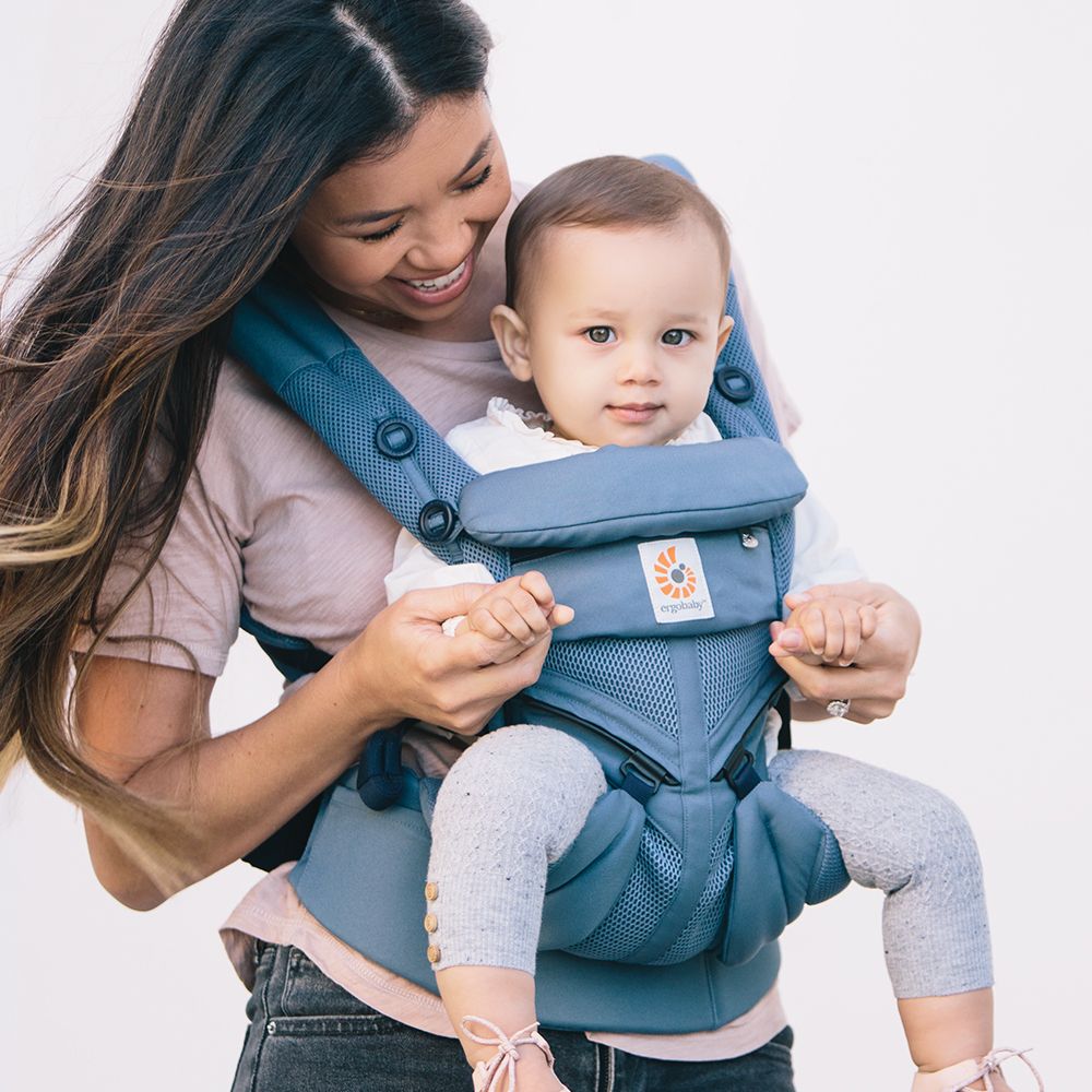 Porte-bébé-permet-l'enfant-de-profiter-sa-curiosité