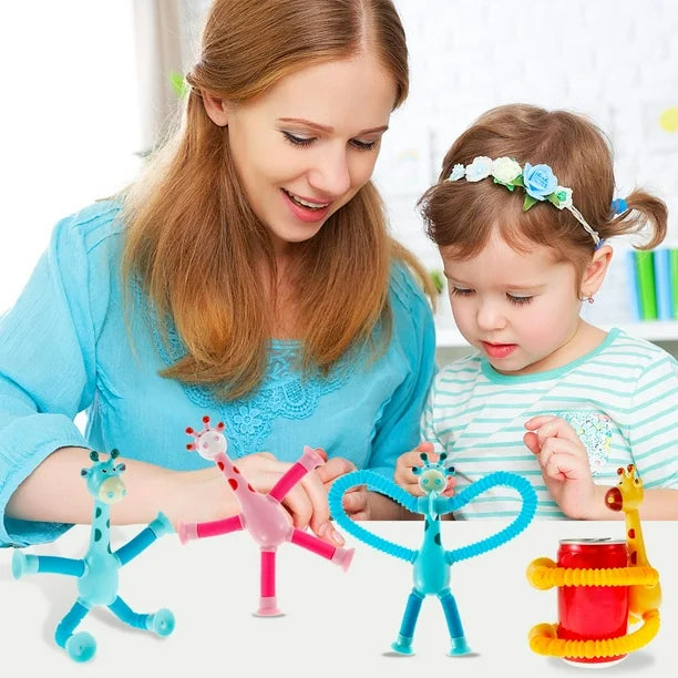 Sophie-la-girafe-jouet-aide-a-prendre-à-l'initiative-enfant-maman