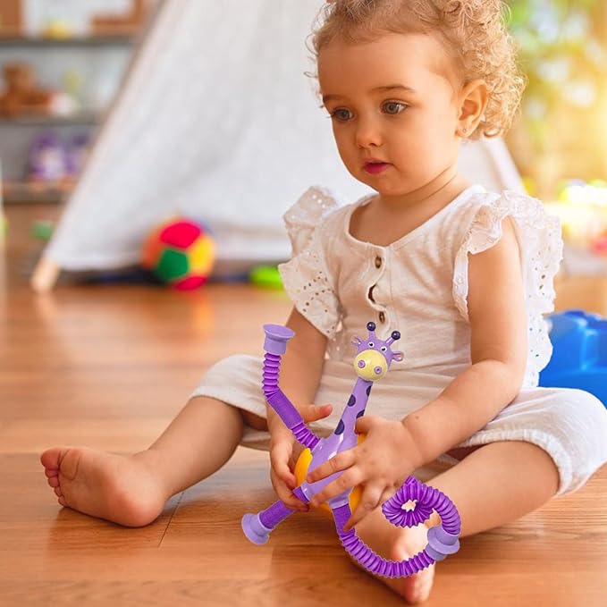 Sophie-la-girafe-jouet-favorise-la-motricité-bébé