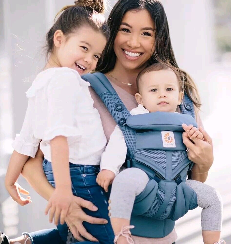 Porte-bébé-favorise-l’attention-des frères-et-sœurs