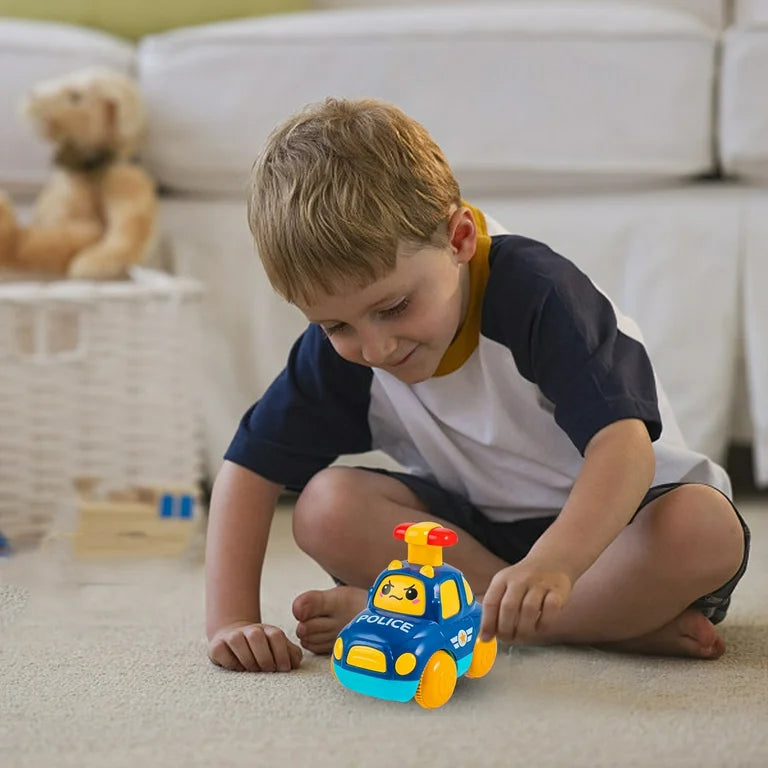 Petite-voiture-jouet-favorise-la-curiosité-des-enfants