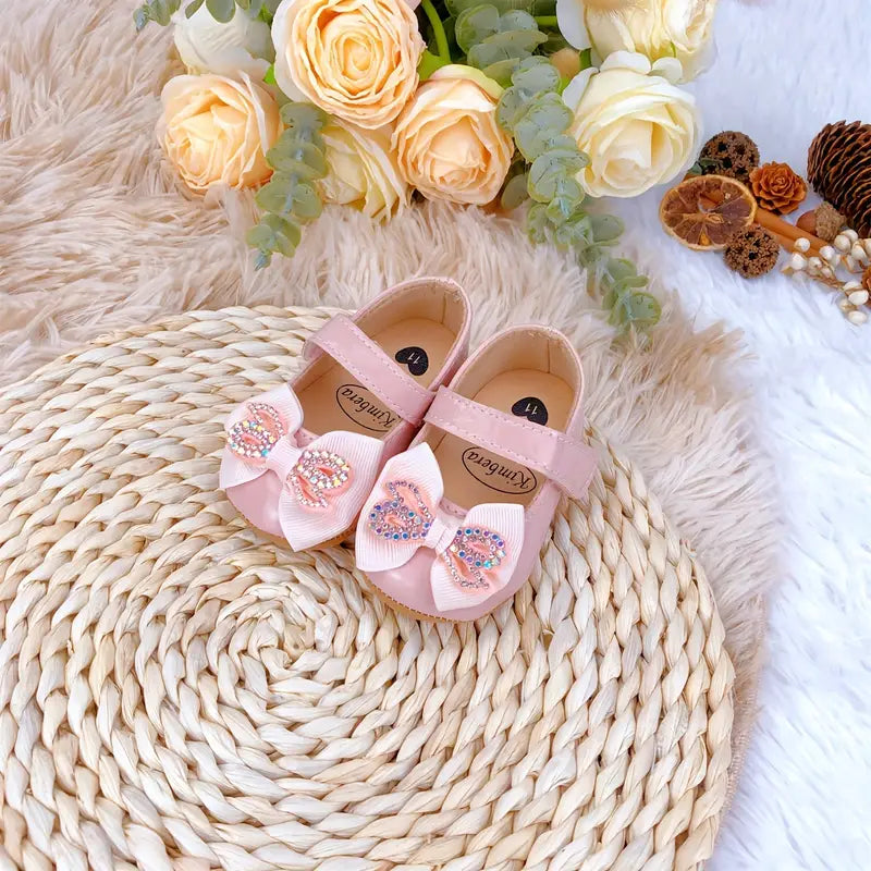  Chaussures-bebe-fille-favorise-le-deplacement-libre-et-seul-de-bebe