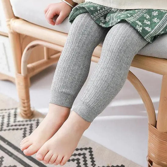 Legging-gris-sert-a-mettre_en-valeur-bébé-par-rapport_aux-autres-couleurs.