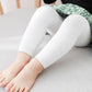 Les_leggings_blancs_laissent_une_teinte_perceptible_sur_les_bebes.
