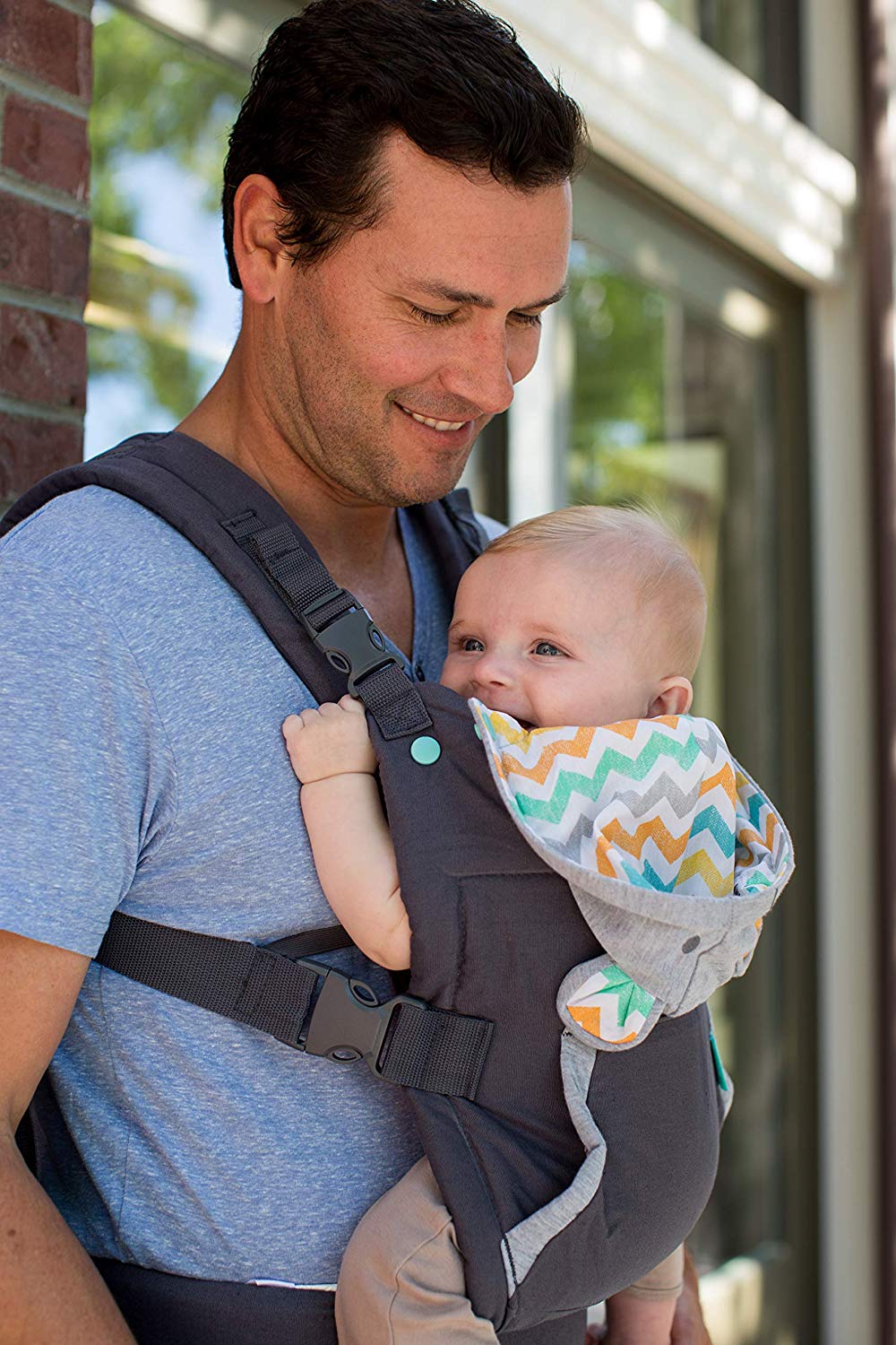 Porte-bébé-assure-bonne-posture