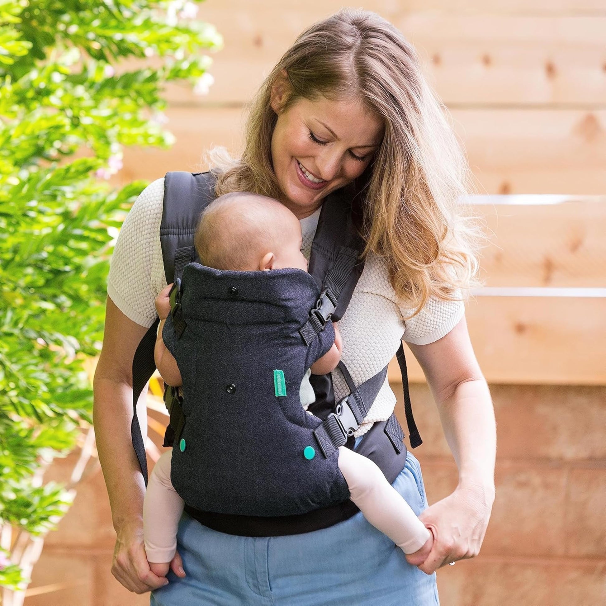 Porte-bebe-physio-permet-de-nourrir-bebe