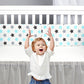 Tour-de-lit-rend-bébé-heureux-dans-sa-chambre