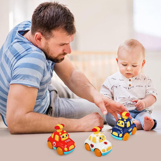 Petite-voiture-jouet-occasionne-la-participation-des-parents-dans-le-jeux